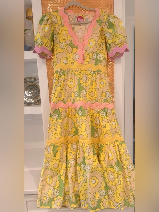 CeliaB Dresses & Skirts - CeliaB Yellow & Pink Floral Tiered Puff Sleeve Dress